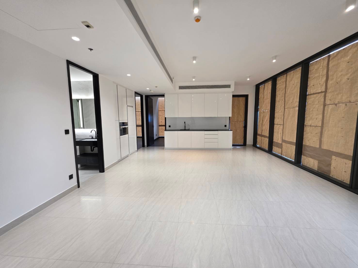 Tait 12 sell 92sqm: 2bed 2bath 92.5sqm. 2XFl unfurnished 27,500,000 Am: 0656199198